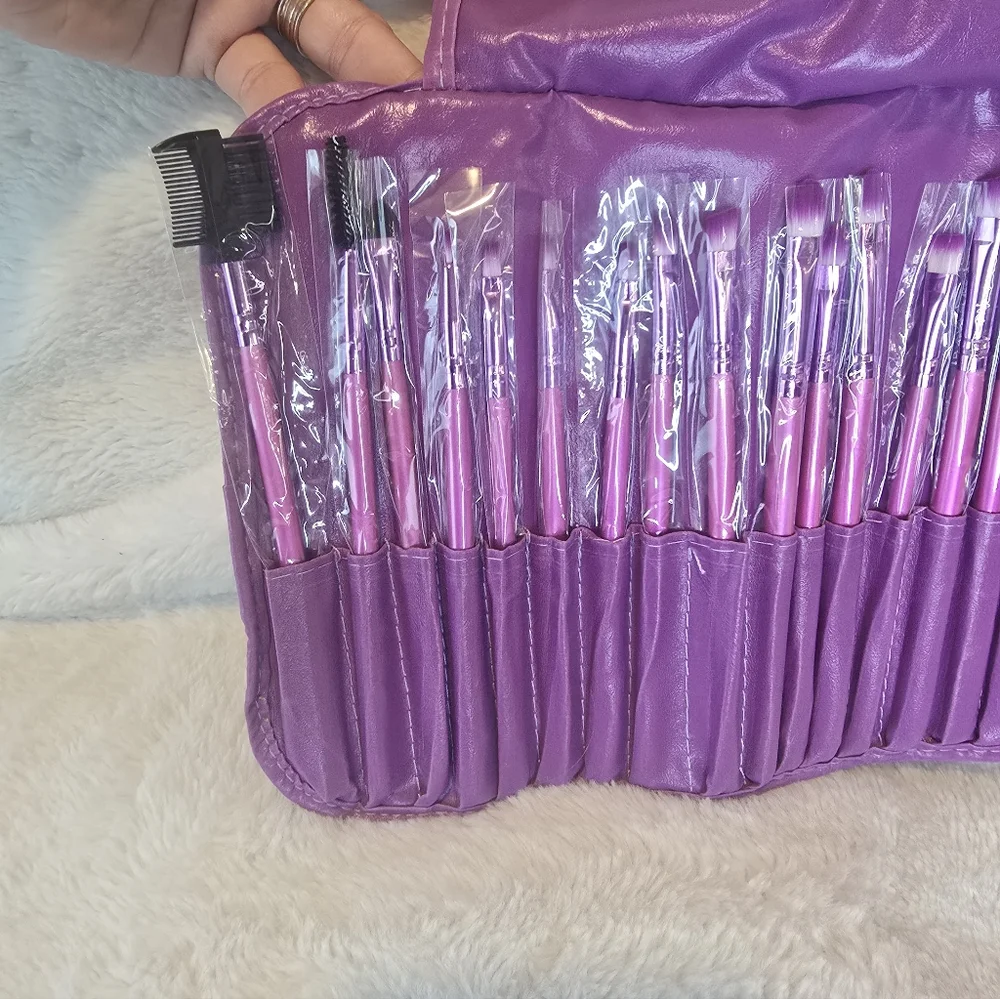 22 Piece Makeup Brush Set with Case Your Choice Of Color